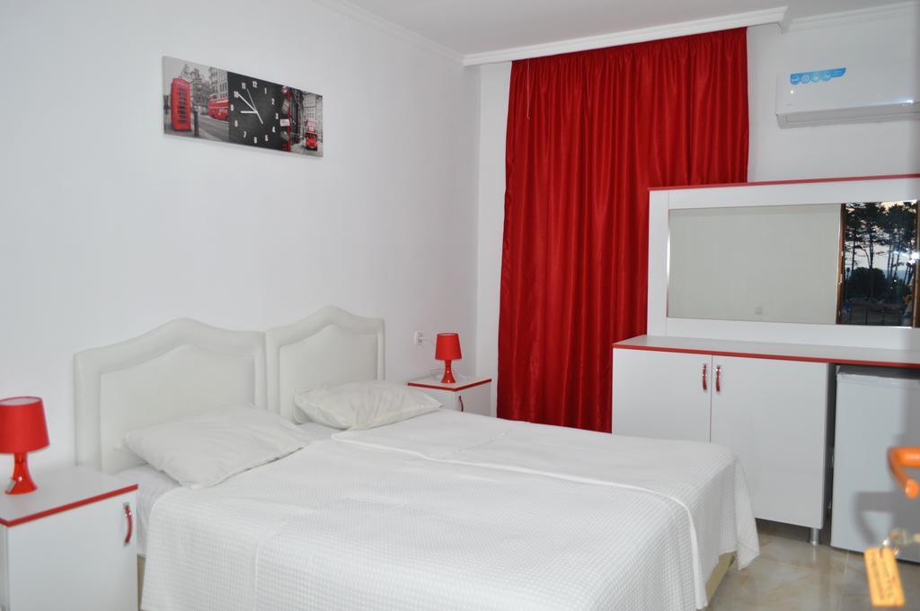 Theodora Hotel Ureki Esterno foto